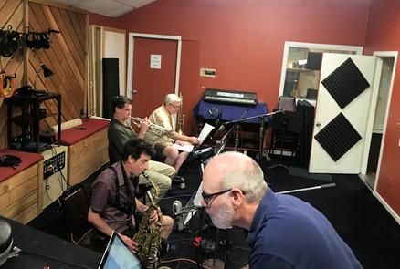 Larry Harris conducting his chart for "Las Vegas"